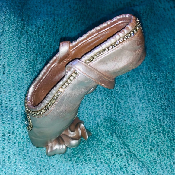 NINI Ballerina Shoe Figurine - Picture 3 of 10